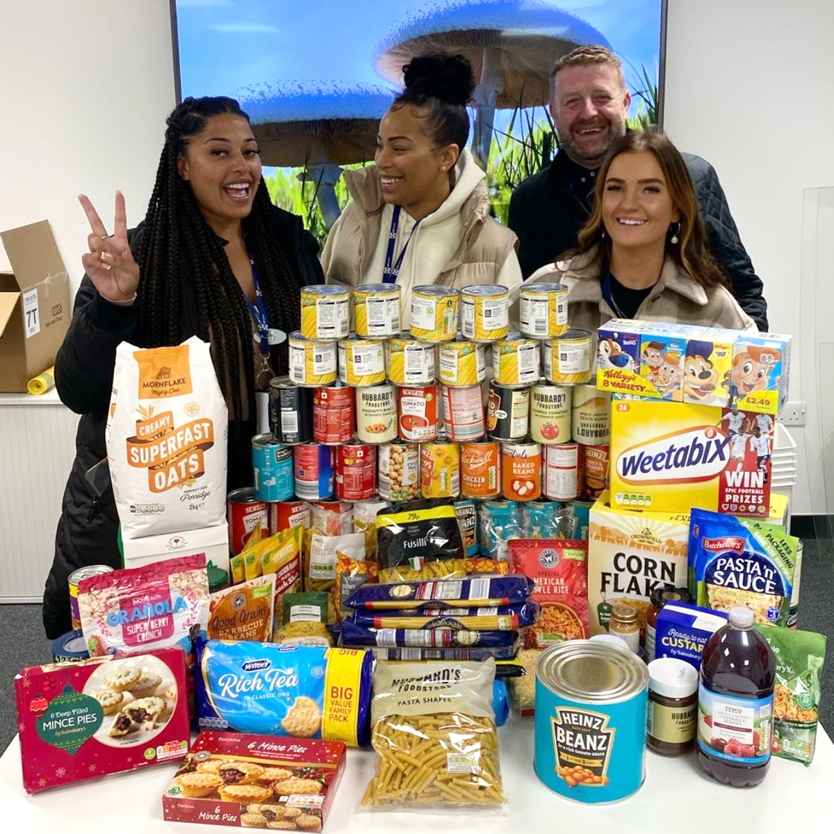 (English) LSH Auto UK staff step up to donate to the FareShare charity