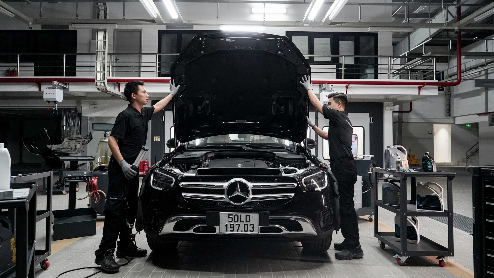 A magnificent new showroom in an iconic building: Mercedes-Benz Vietnam Star Hoan Kiem.
